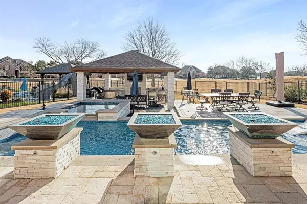 9718 Castleroy Lane, Rowlett, TX 75089