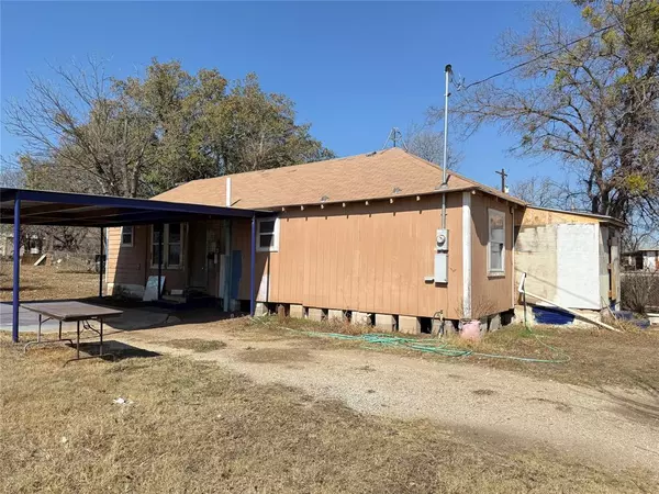 Brady, TX 76825,1204 S Hackberry