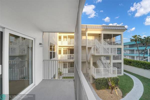 Lauderdale By The Sea, FL 33062,1439 S Ocean Blvd  #205