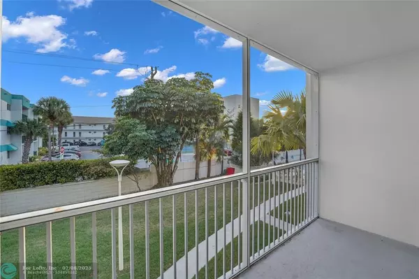 Lauderdale By The Sea, FL 33062,1439 S Ocean Blvd  #205