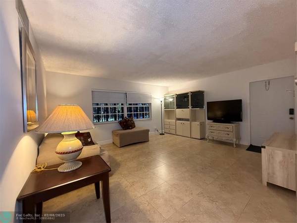 2424 NE 9TH ST  #101, Fort Lauderdale, FL 33304