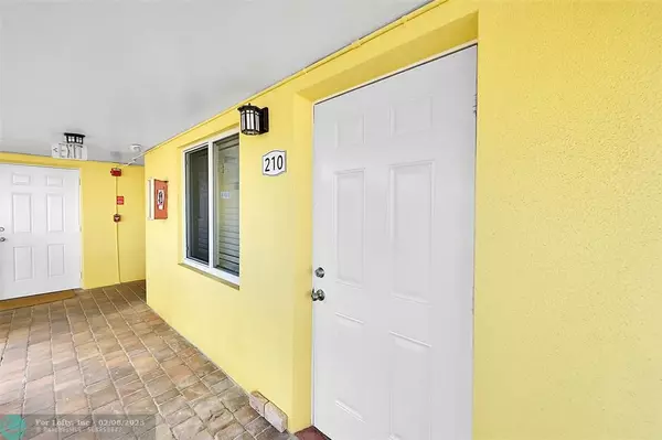 Wilton Manors, FL 33334,2655 NE 8th Ave  #210