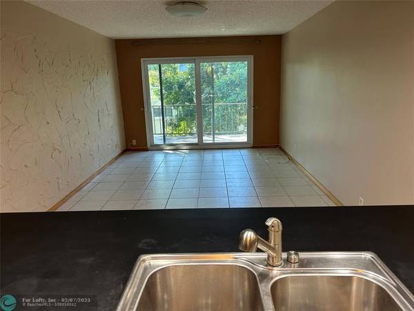 Wilton Manors, FL 33334,3002 NE 5th Ter  #311