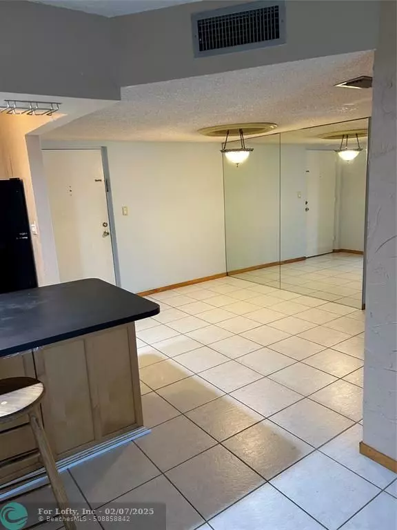 Wilton Manors, FL 33334,3002 NE 5th Ter  #311