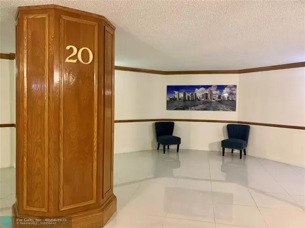 Hallandale Beach, FL 33009,1865 S Ocean Dr  #20M