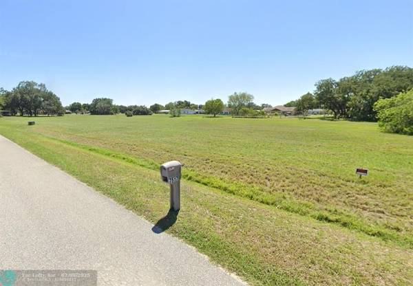 Sebring, FL 33876,7516 Honeysuckle Dr