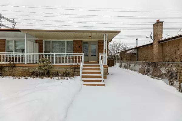 39 Elmvale CRES, Toronto W10, ON M9V 2B8