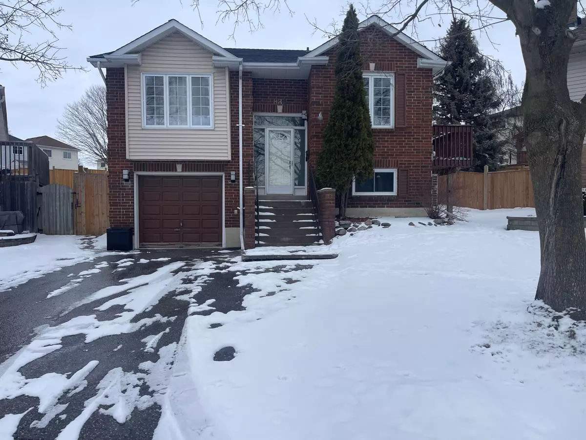 Oshawa, ON L1K 1X5,880 Meadowhill CT #Upper