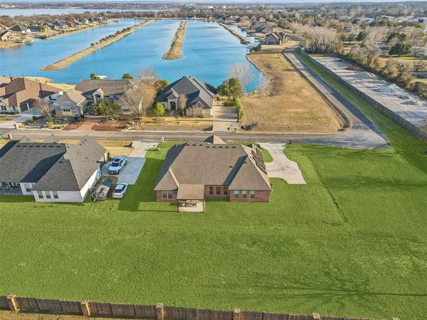 3609 Upper Lake Circle, Granbury, TX 76049