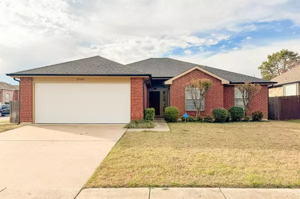 8508 Rain Forest Lane, Fort Worth, TX 76123