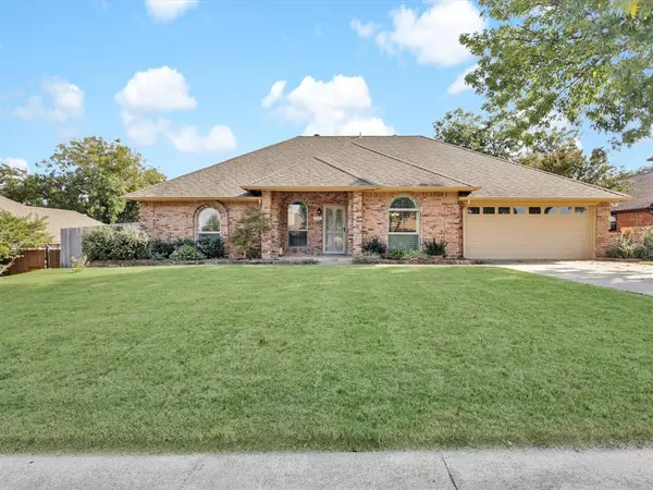 10145 Wandering Way Street, Benbrook, TX 76126