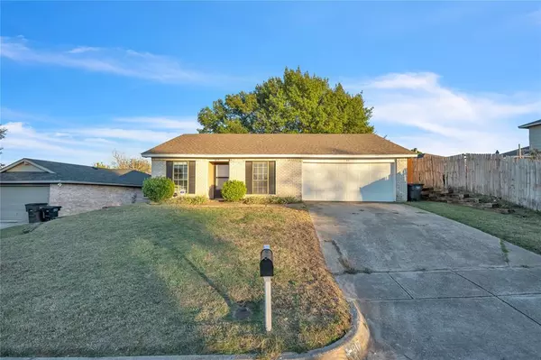 817 Panay Way Drive, Fort Worth, TX 76108