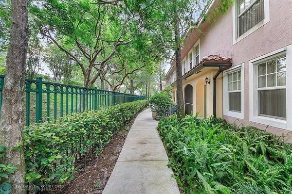 Coral Springs, FL 33067,6440 W Sample Rd  #6440