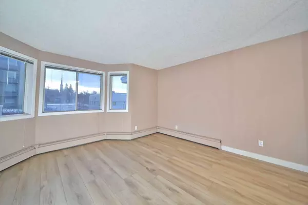 Calgary, AB T2T 0E9,1919 17 AVE SW #305