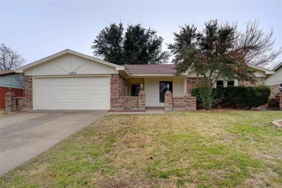 2309 Wilmer Drive, Grand Prairie, TX 75052