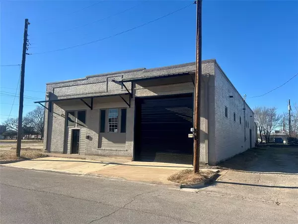 Ennis, TX 75119,106 E Brown Street