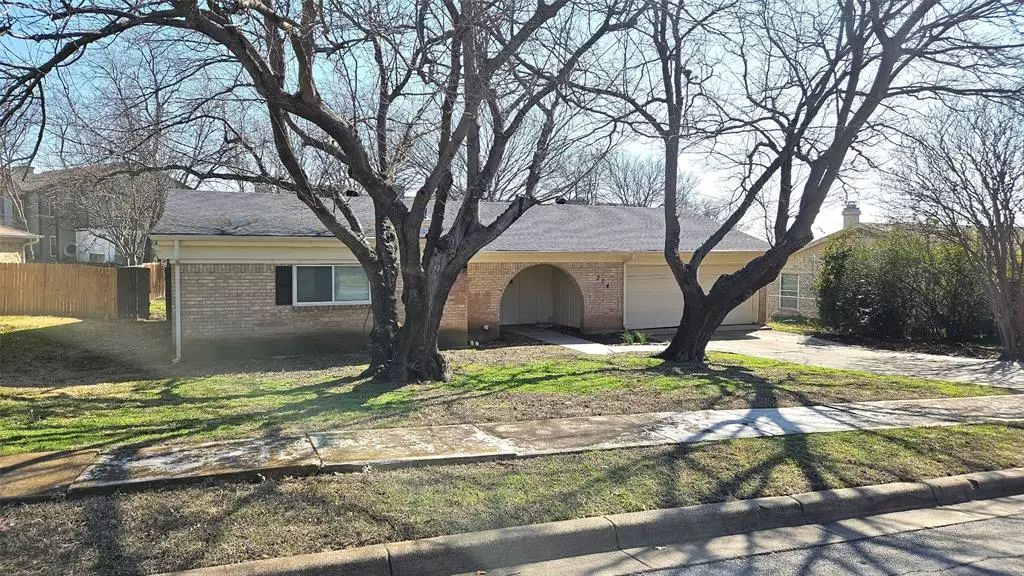 Benbrook, TX 76126,304 Lochness Court