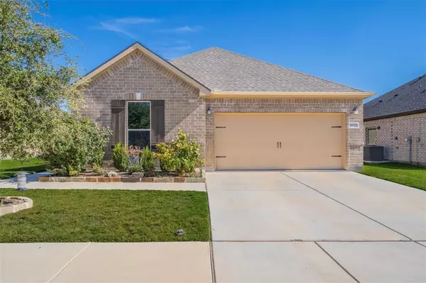 8928 Bison Creek Drive, Fort Worth, TX 76131