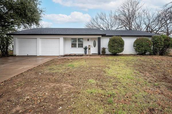 2209 Highcrest Drive, Bedford, TX 76022