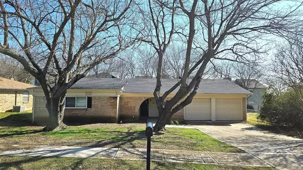 Benbrook, TX 76126,304 Lochness Court