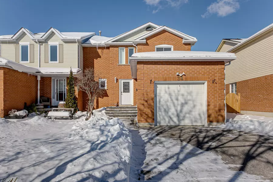 34 Quance ST, Barrie, ON L4N 7M3