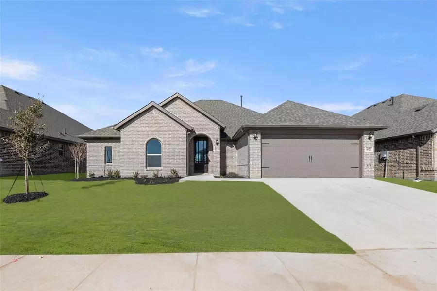 1022 Mill Ridge Drive, Justin, TX 76247