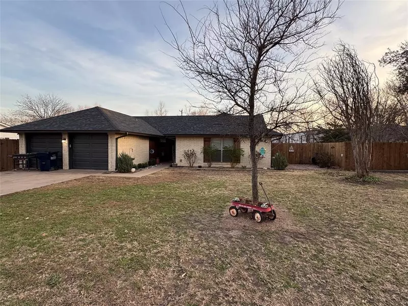 419 W Center Street, Whitewright, TX 75491