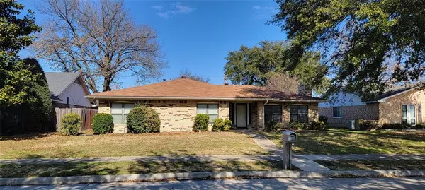 2105 E Collins Boulevard, Richardson, TX 75081