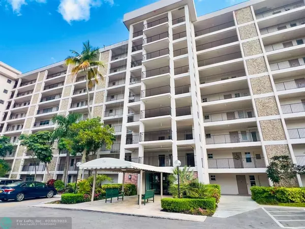 Pompano Beach, FL 33069,3150 N Palm Aire Dr  #307