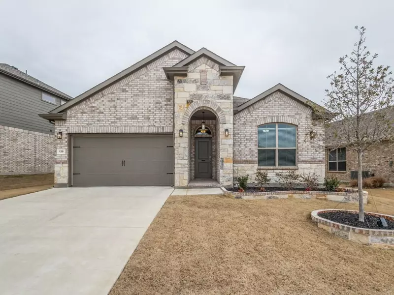 129 Tanager Drive, Rhome, TX 76078