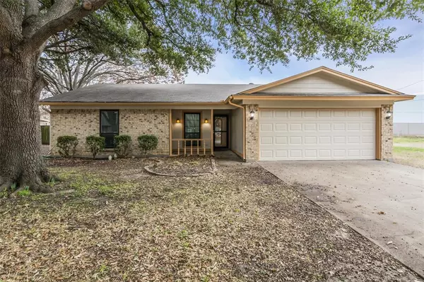 1828 Mulberry Drive, Benbrook, TX 76126