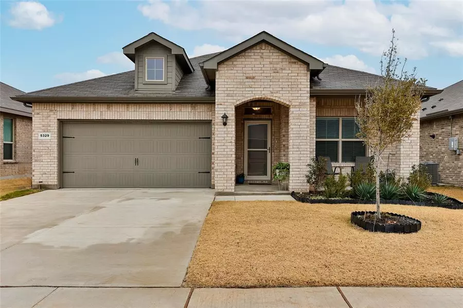 5329 White Stag Lane, Fort Worth, TX 76179