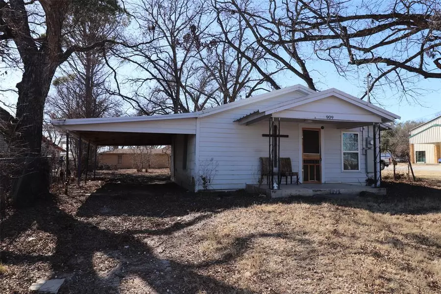 909 Belle Plain Street, Brownwood, TX 76801