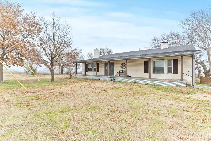 302 East Street, Nevada, TX 75173