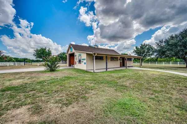 Oak Leaf, TX 75154,800 Locust Drive