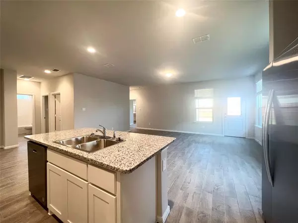 Fort Worth, TX 76179,8621 Centerboard