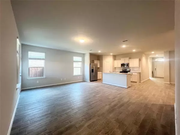 Fort Worth, TX 76179,8621 Centerboard