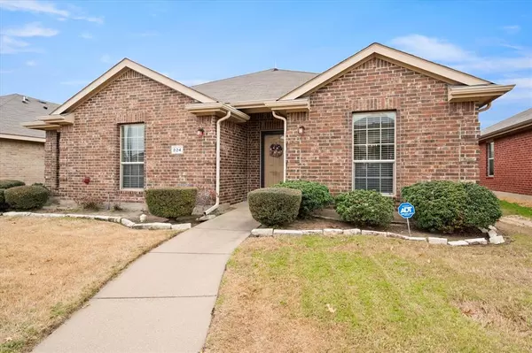 824 Clear Creek Drive, Desoto, TX 75115