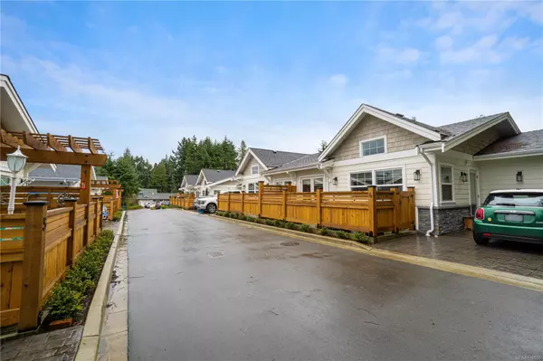 Qualicum Beach, BC V9K 1H1,633 Beach Rd