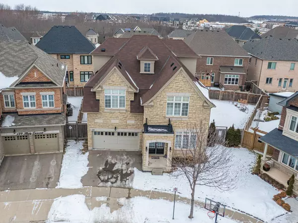 Oakville, ON L6M 0X1,135 Hoey CRES #Upper