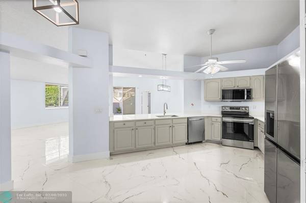 Boca Raton, FL 33496,9789 Boca Gardens Cir  #A