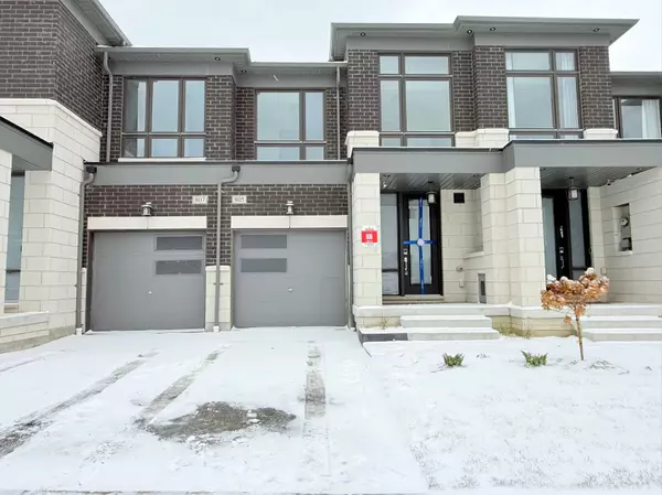 805 Smoothwater LN, Pickering, ON L1X 0R6