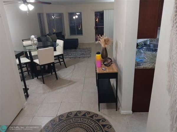 2321 NW 33rd St  #201, Oakland Park, FL 33309