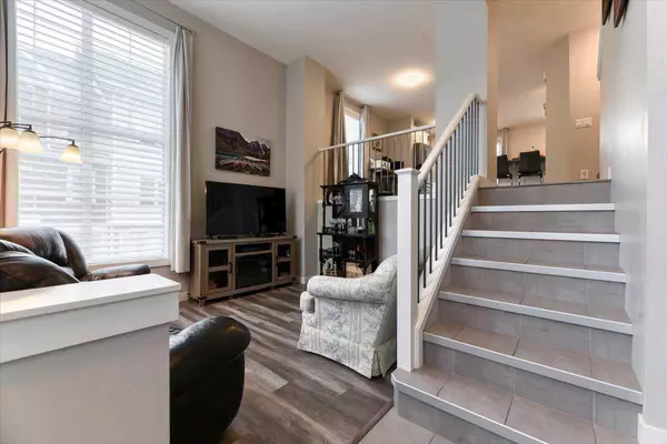 Calgary, AB T3M 2V5,1003 Cranbrook WALK SE