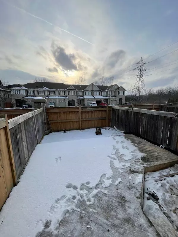 Oakville, ON L6M 0M1,2006 Trawden WAY #25