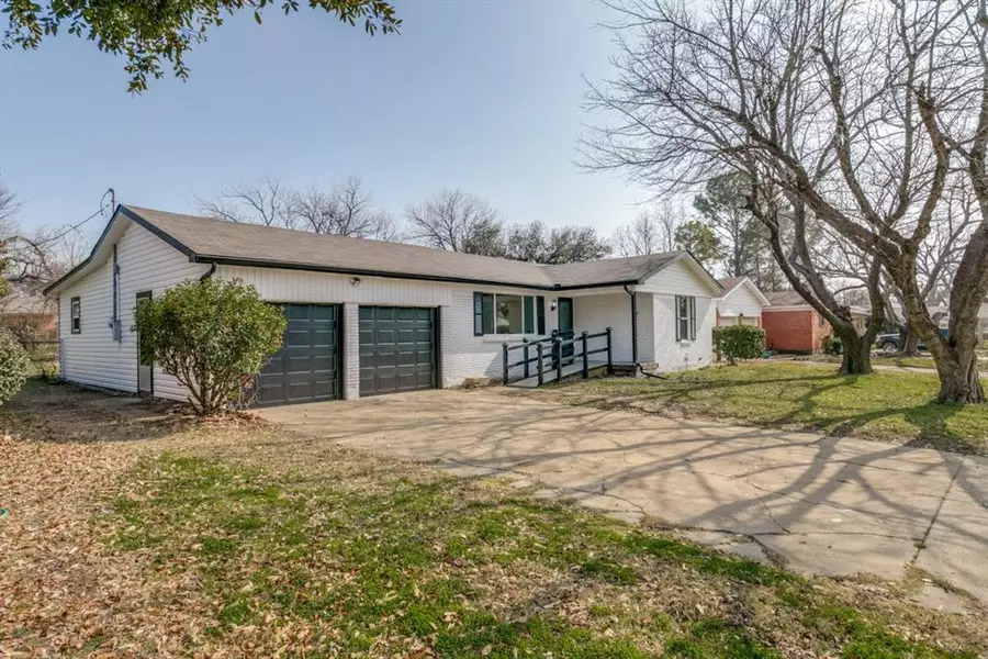 904 Billie Ruth Lane, Hurst, TX 76053