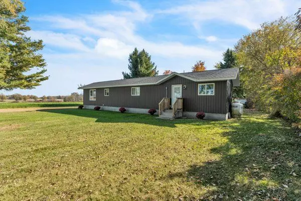 3061 Sunbury RD,  South Frontenac,  ON K0H 1H0