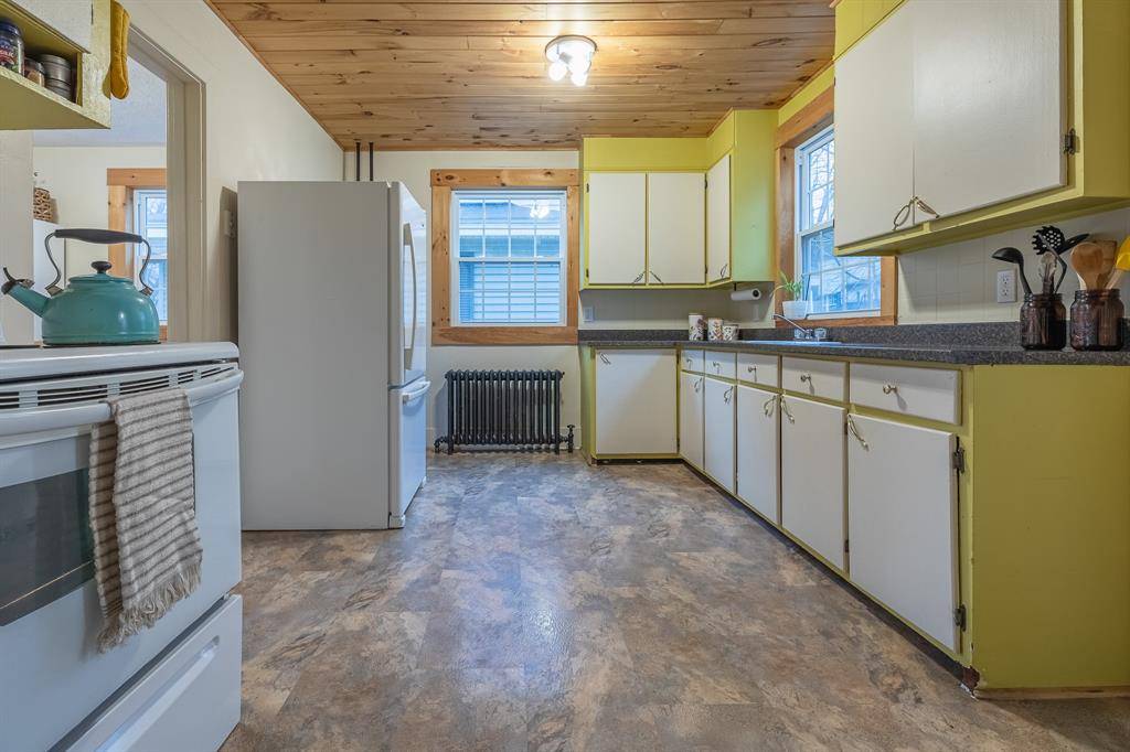 Corner Brook, NL A2H 3A6,27 Armstrong Avenue