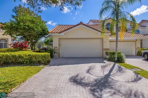 608 W Palm Aire Dr, Pompano Beach, FL 33069