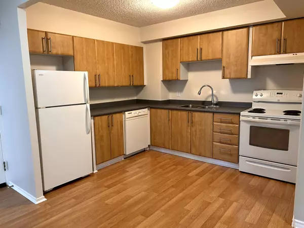 Ottawa Centre, ON K1R 7W8,200 Bay ST #1701